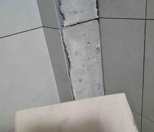 汾阳瓷砖空鼓维修公司分享下厨房瓷砖脱落的补救措施。